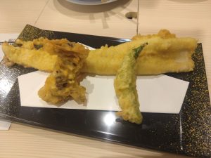 銀座くら寿司でしか食べられない揚げたて天ぷらのために、一人くら寿司へ